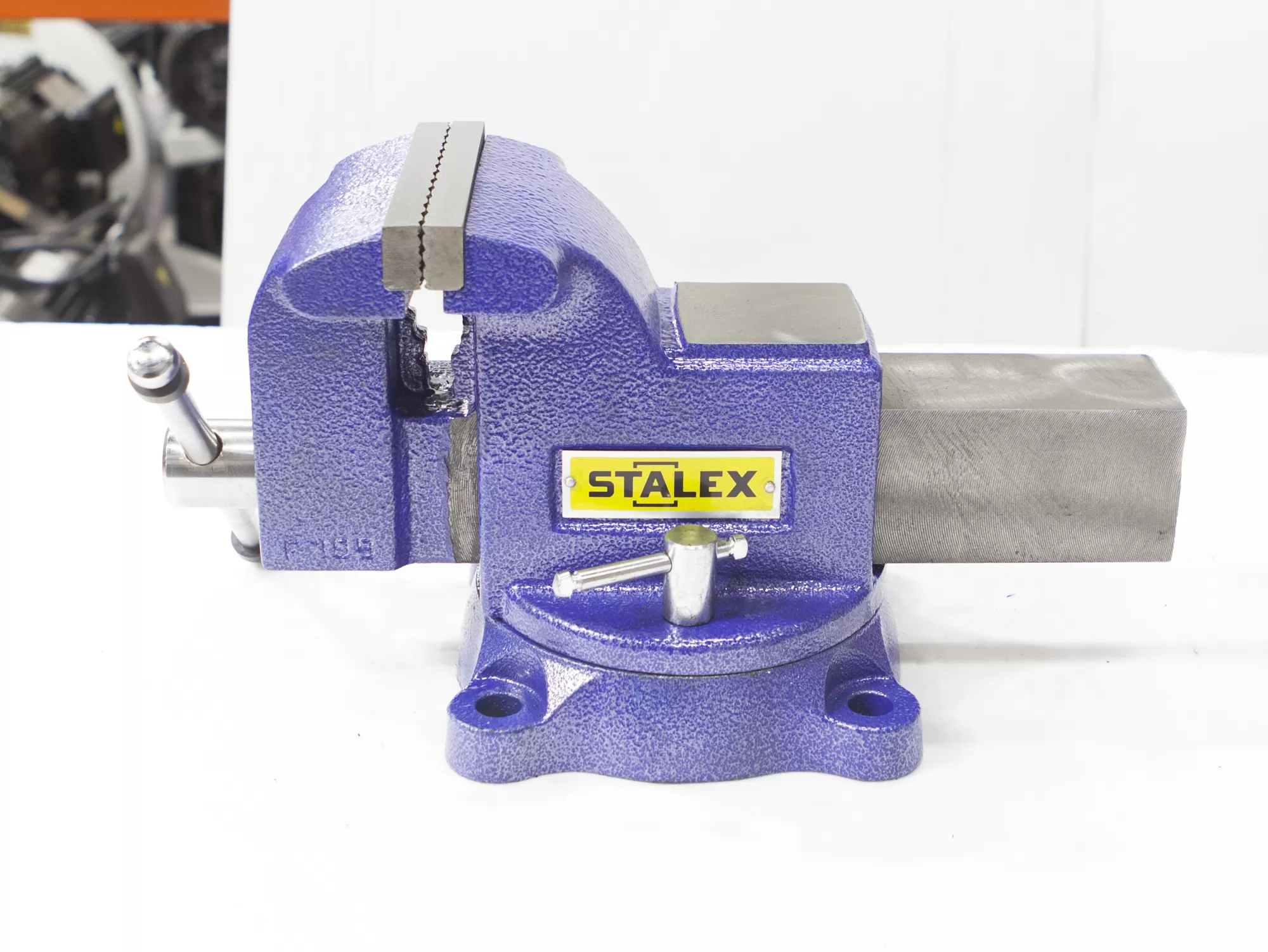 Тиски слесарные STALEX "Гризли" 100Х100 мм